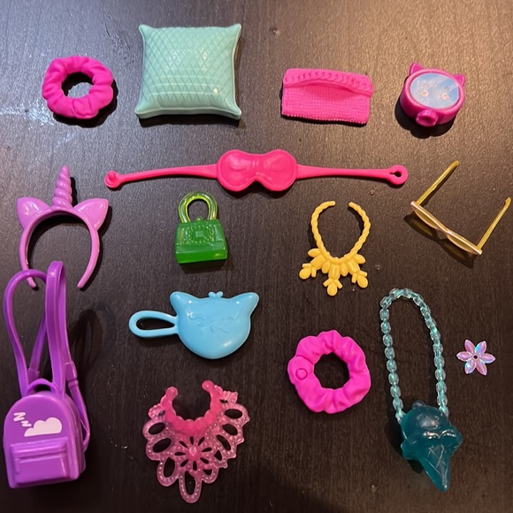 Barbie items bundle - Picture 2 of 2